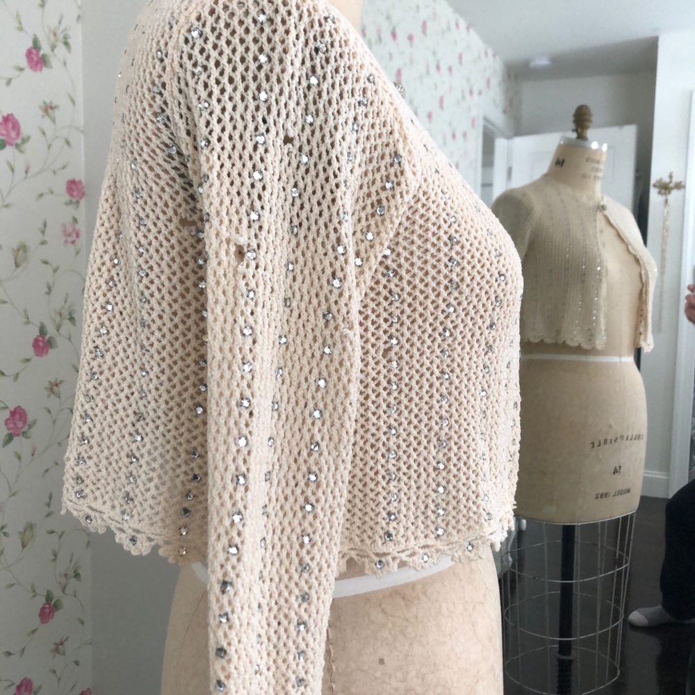 Handknit Vintage Shrug Cardigan, Scallop Edging Rhinestone Closure - Picture 5 of 12